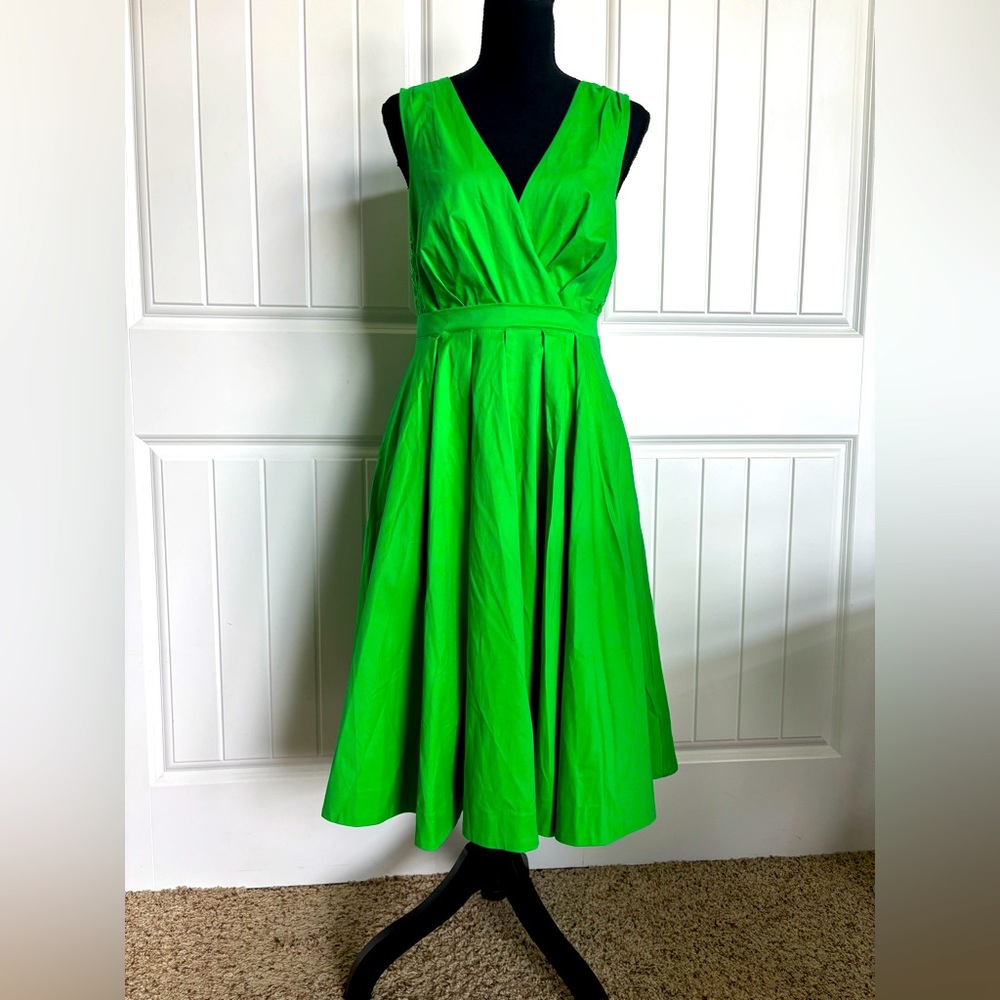Elegant Green Sleeveless Dress
